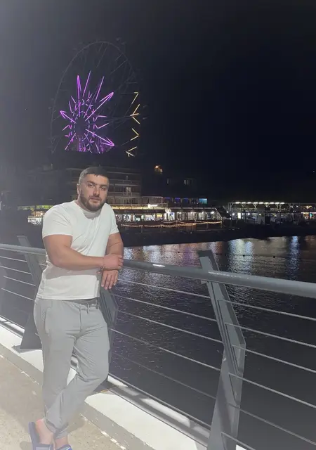 Я Ренат, 39, знакомлюсь без обязательств в Владикавказе