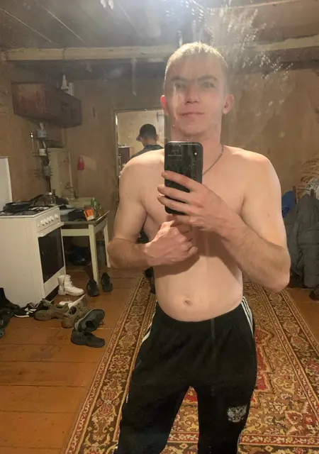 Артём из Омска, мне 20, познакомлюсь на одну ночь