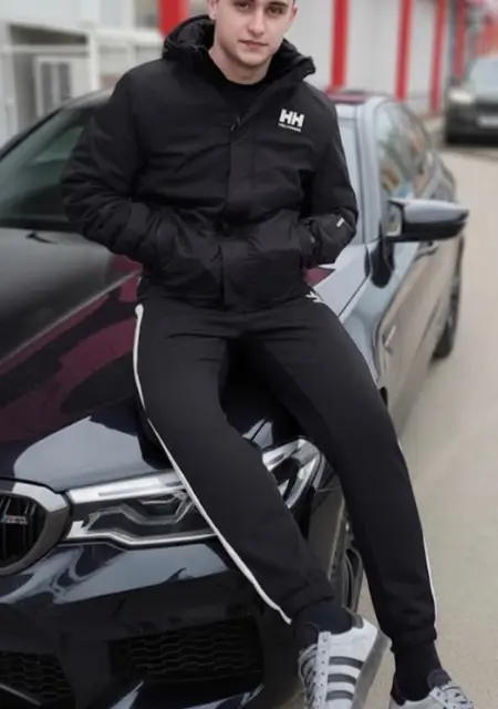 Я Господин, 22, из Узловой, ищу знакомства на одну ночь