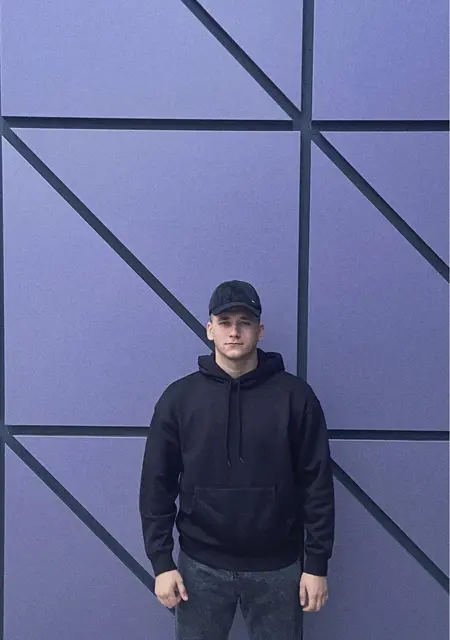 Андрей из Севастополя, ищу на сайте постоянные отношения