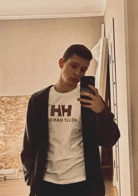 Иван из Коврова, мне 22, познакомлюсь на одну ночь