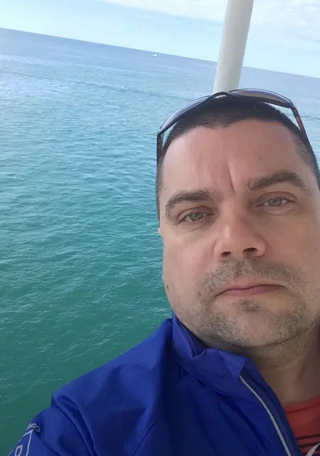 Александр из Екатеринбурга, мне 43, познакомлюсь для приятного времяпровождения