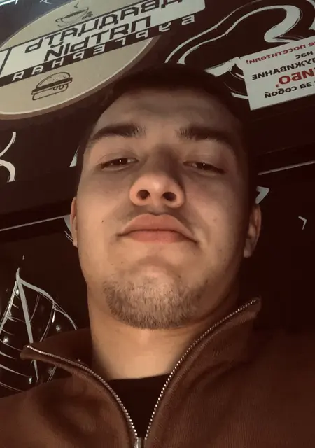 Санек из Пятигорска, мне 19, познакомлюсь на одну ночь