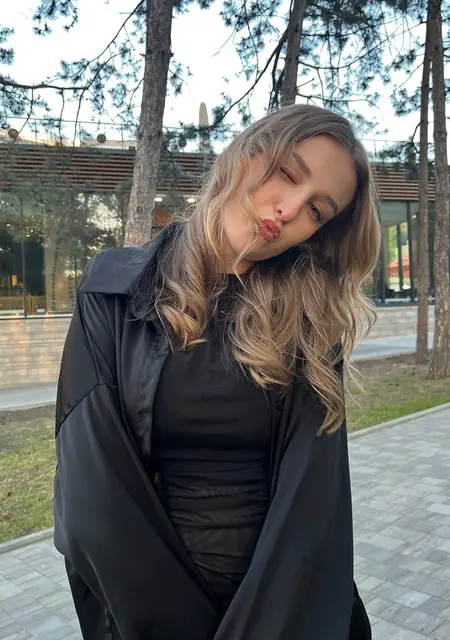 Я Анна, 24, из Энема, ищу знакомства на одну ночь