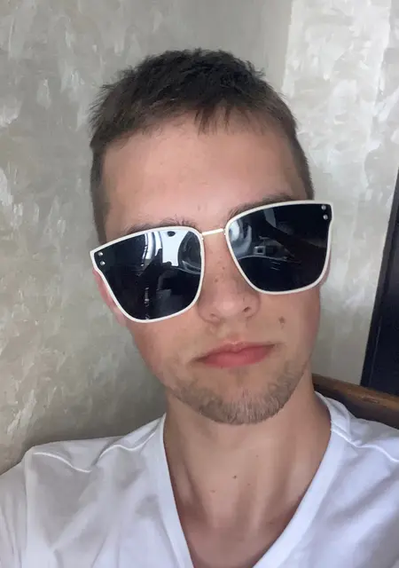 Руслан из Брянска, мне 21, познакомлюсь для общения
