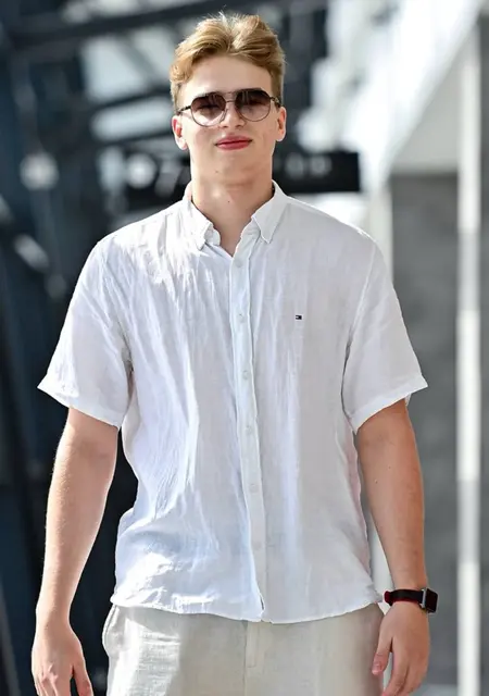 Я Владимир, 19, из Тулы, ищу знакомства без обязательств