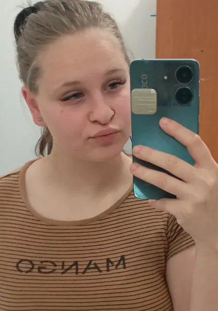 Ангелина из Новосибирска, ищу на сайте открытые отношения