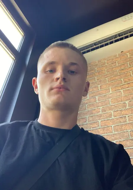 Я Семён, 22, знакомлюсь для открытые отношения в Новочеркасске