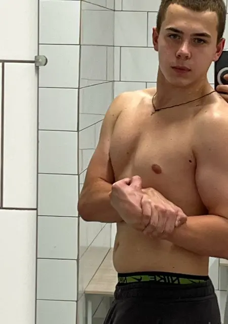 Иван из Уфы, мне 18, познакомлюсь для вирта