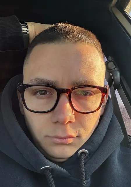 Дмитрий из Новочеркасска, мне 23, познакомлюсь для общения