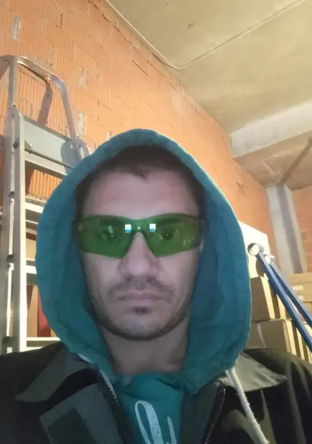 Я Змей, 40, знакомлюсь без обязательств в Омске