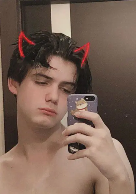 Я Андрей, 21, знакомлюсь без обязательств в Ангарске