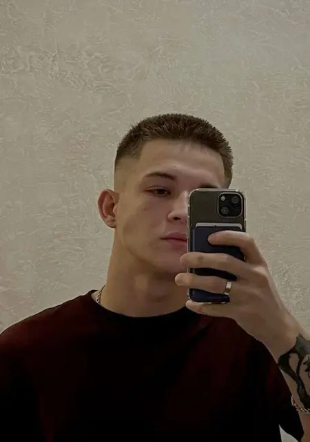 Я Максим, 23, из Москвы, ищу знакомство для вирта