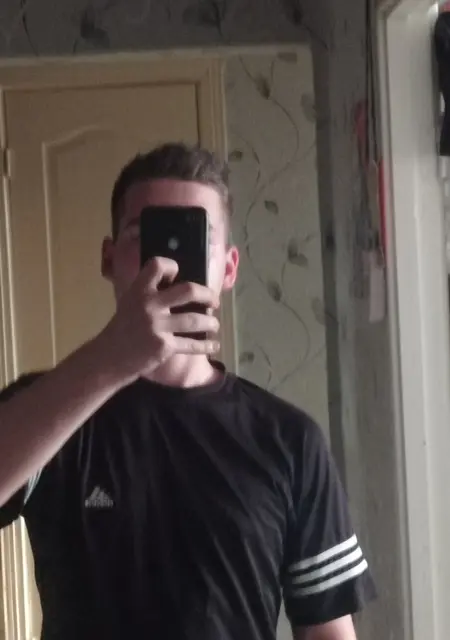 Я Саша, 19, знакомлюсь на одну ночь в Нижневартовске