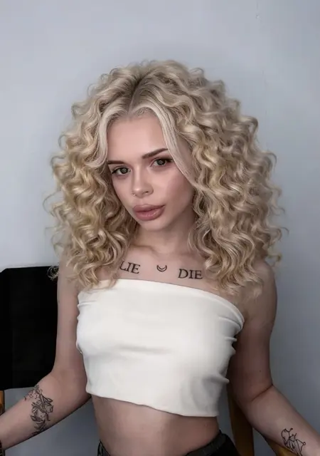 Я Анастасия, 19, знакомлюсь на одну ночь в Ярославле