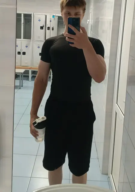 Я Илья, 19, из Саранска, ищу знакомство для приятного времяпровождения