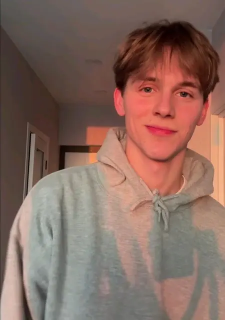 Артём из Серпухова, ищу на сайте знакомства на одну ночь