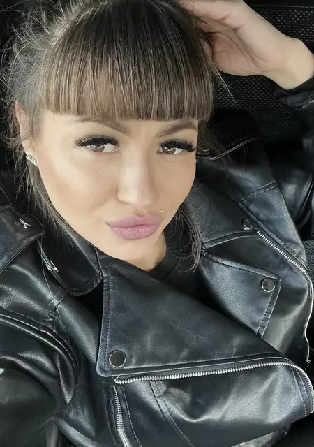 Alina из Санкт-Петербурга, ищу на сайте приятное времяпровождение