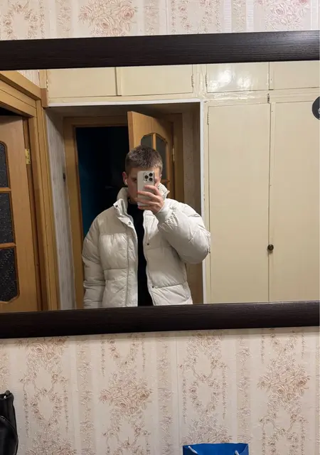 Адам из Мурманска, мне 20, познакомлюсь для постоянных отношений