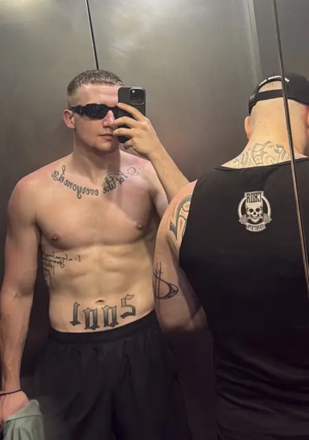 Я Егор, 20, знакомлюсь для открытые отношения в Тюмени