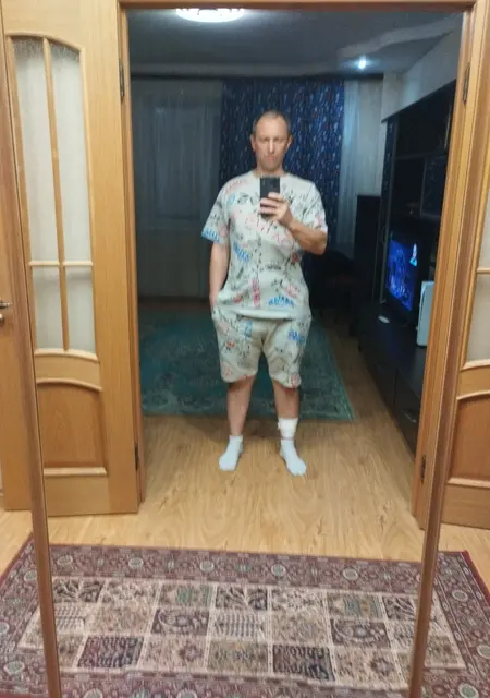 Я Вик, 40, из Омска, ищу знакомства на одну ночь