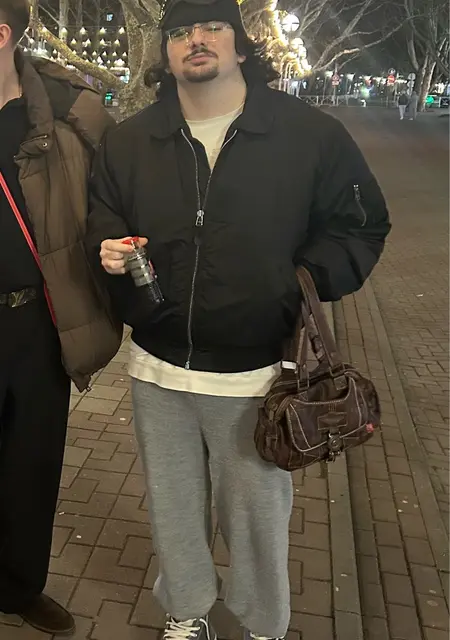 Я Давид, 19, знакомлюсь на одну ночь в Геленджике