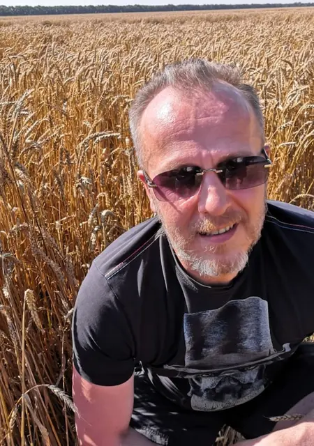 Александр из Санкт-Петербурга, ищу на сайте постоянные отношения