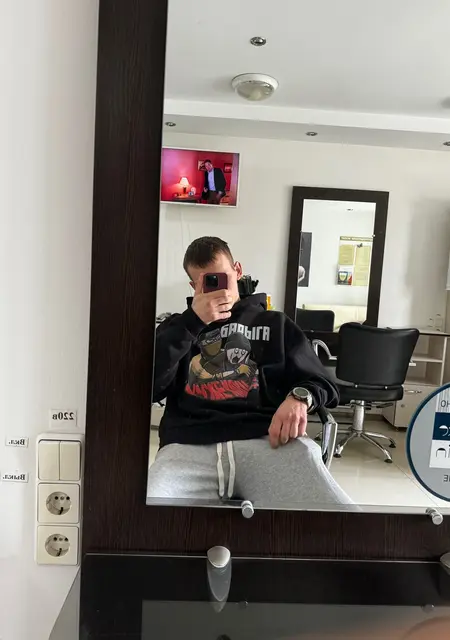 Кирилл из Ялты, мне 25, познакомлюсь для приятного времяпровождения