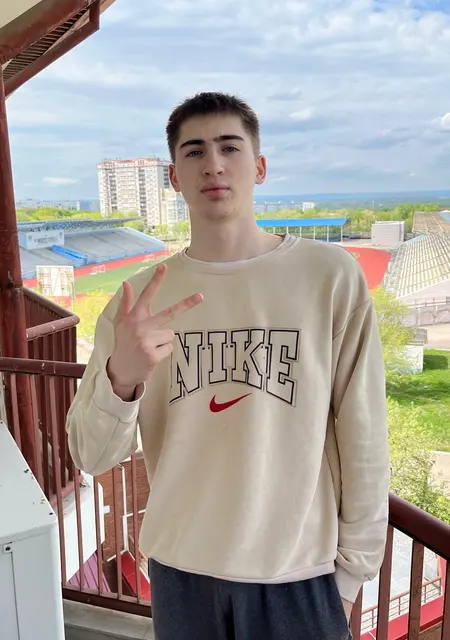 Я Данил, 18, из Ижевска, ищу знакомства на одну ночь