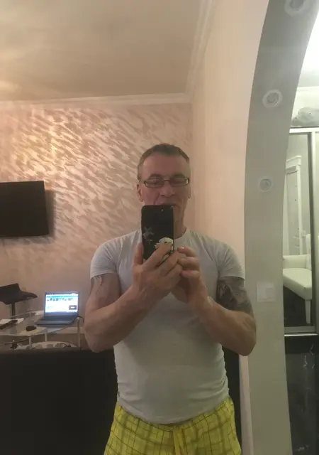 Я Леонид, 63, знакомлюсь на одну ночь в Глазове