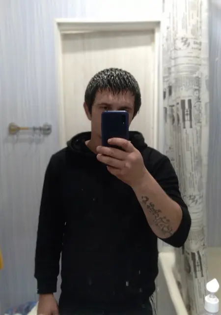 Я Артём, 27, из Сыктывкара, ищу знакомства на одну ночь