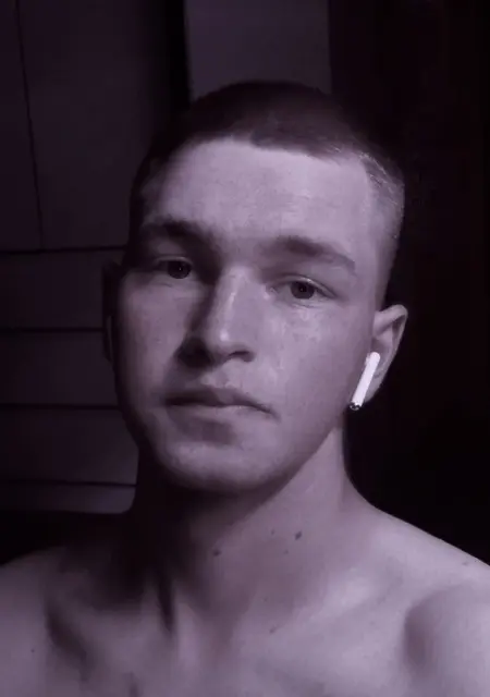 Марк из Елизова, мне 21, познакомлюсь без обязательств