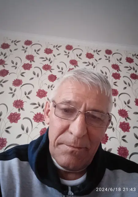 Alex из Санкт-Петербурга, мне 61, познакомлюсь на одну ночь
