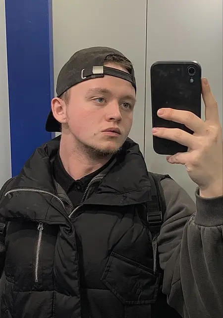 Я Александр, 20, из Тюмени, ищу знакомство для общения