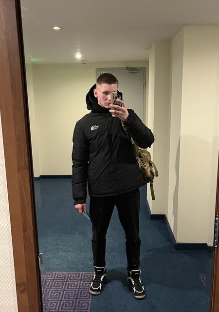 Я Влад, 21, знакомлюсь на одну ночь в Санкт-Петербурге