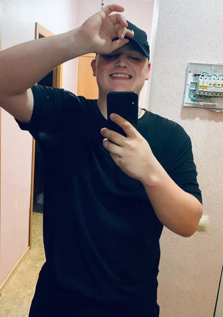 Стас из Великих Лук, мне 25, познакомлюсь на одну ночь