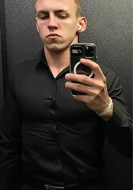 Артём из Краснодара, ищу на сайте знакомства на одну ночь