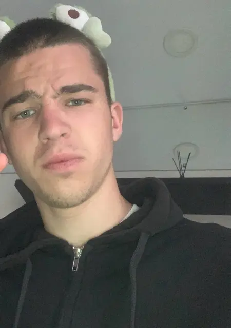 Артем из Воронежа, ищу на сайте знакомства на одну ночь