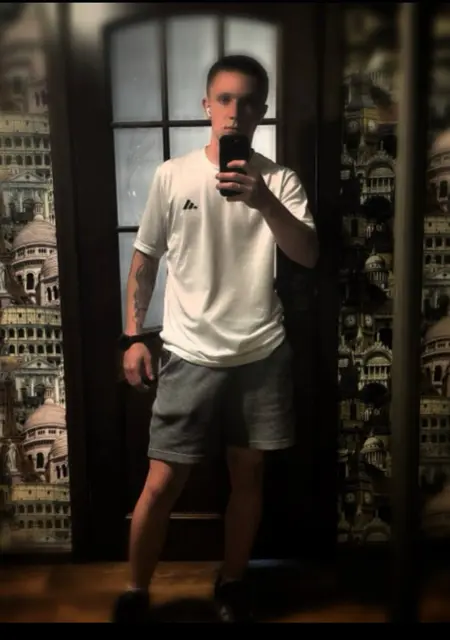 Евгений из Новокузнецка, мне 20, познакомлюсь для общения