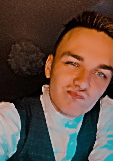 Антон из Дмитрова, ищу на сайте знакомства без обязательств