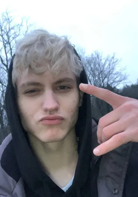 Я Дмитрий, 21, из Москвы, ищу знакомства на одну ночь