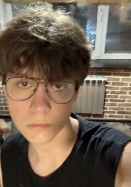 Я Артём, 18, знакомлюсь для постоянных отношений в Якутске