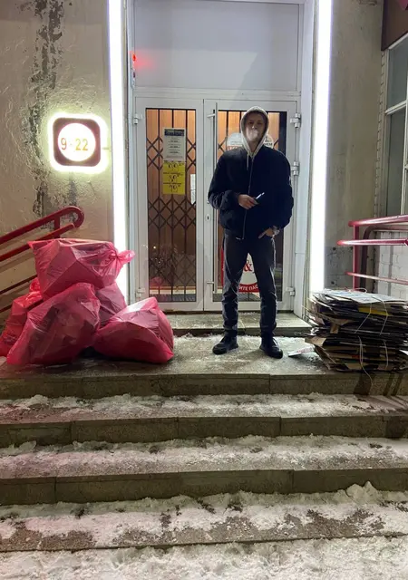 Максим из Шахт, мне 22, познакомлюсь на одну ночь