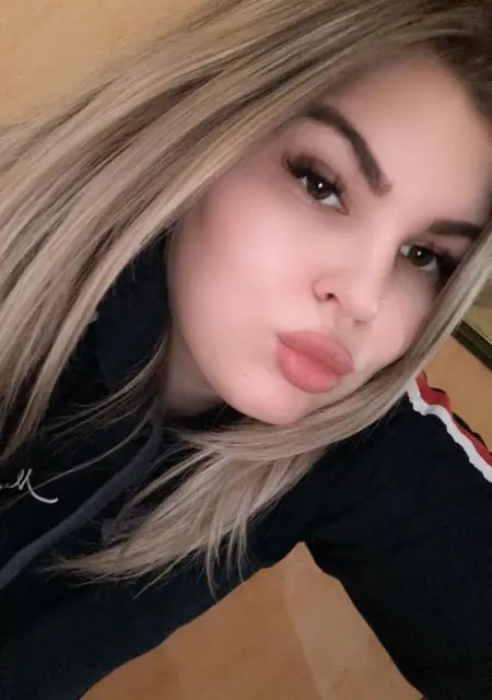 Алена из Брянска, ищу на сайте общение