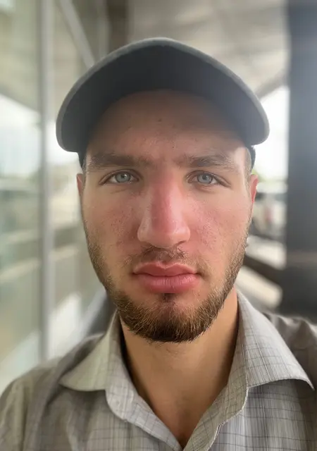 Артур из Находки, мне 20, познакомлюсь для постоянных отношений