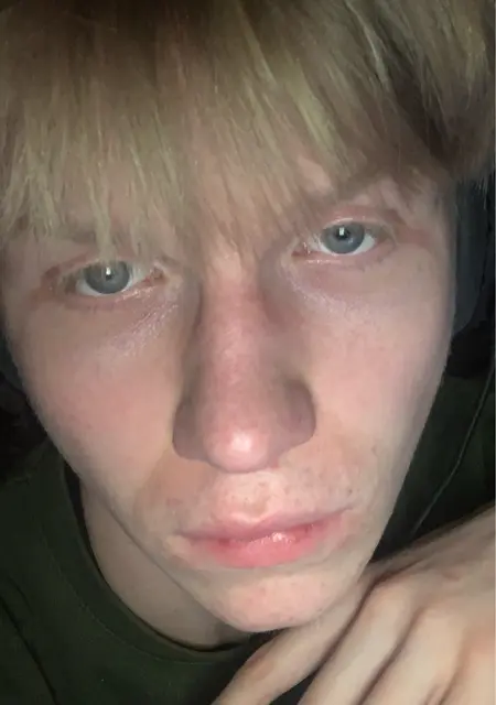 Саша из Новороссийска, мне 19, познакомлюсь для общения