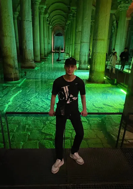 Я Ярик, 23, знакомлюсь для общения в Шадринске