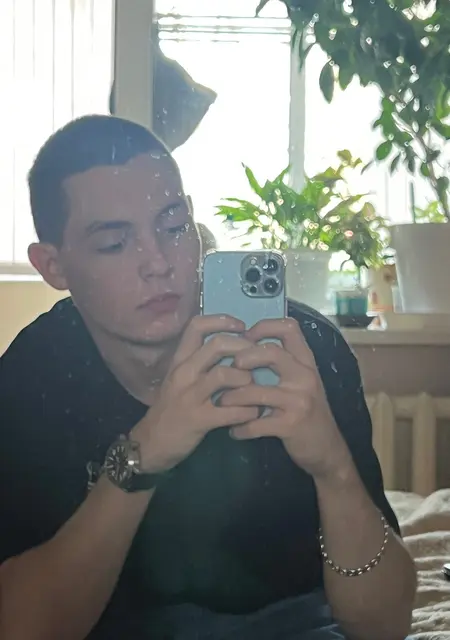 Я Никита, 18, из Хабаровска, ищу знакомства без обязательств