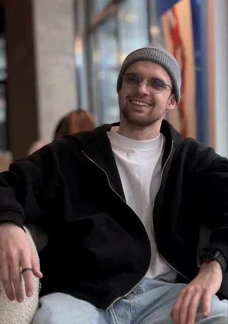 Илья из Санкт-Петербурга, ищу на сайте постоянные отношения