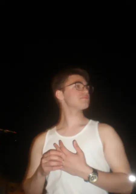 Я Глеб, 21, из Владивостока, ищу знакомства на одну ночь